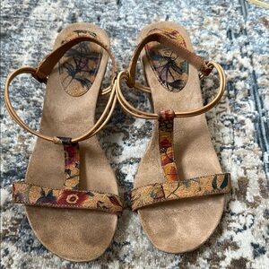 Floral Tan Sandals 8M